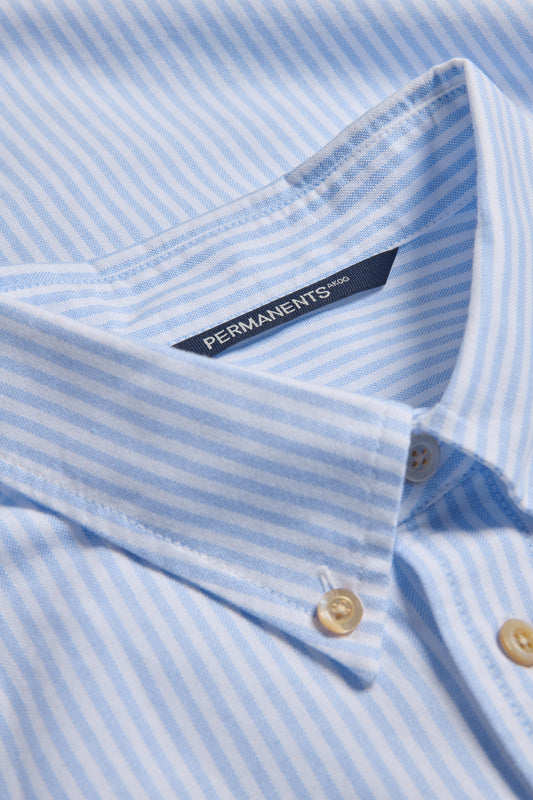 Men's long-sleeved shirt, organic cotton, fine blue and white stripes, button-down collar, pearl buttons.
