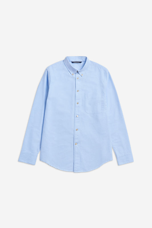Men's long-sleeved shirt, organic cotton, light blue, with button cuffs, pocket, and pearl buttons.