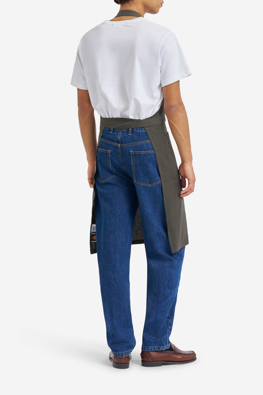 Men's accessories apron, 100% Belgian linen, ivy, with three patch pockets and adjustable neck strap.