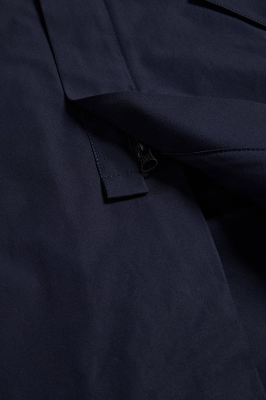 Unisex outerwear parka, organic Swiss EtaProof® cotton, navy, with flap pocket and zipper detail.
