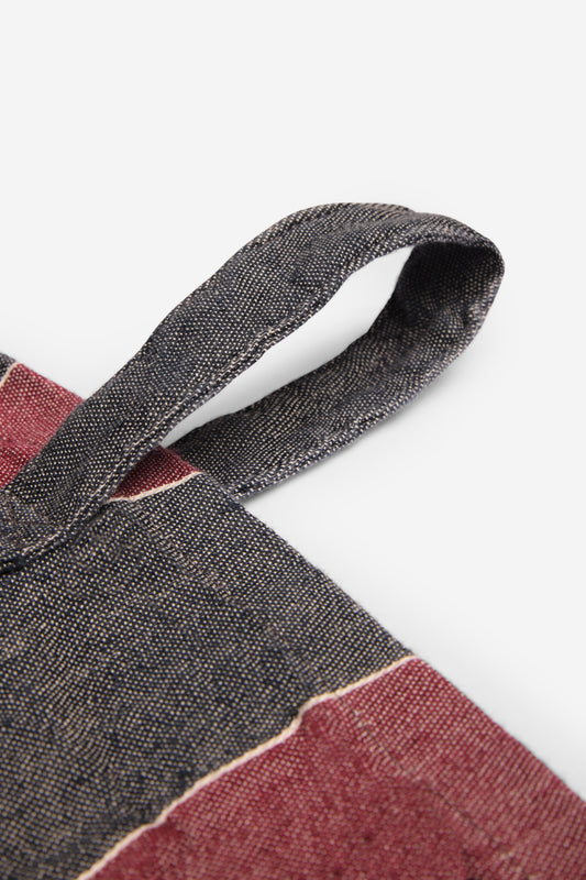 Accessories beach towel, linen-cotton mix, red and navy stripe, with integrated ties.