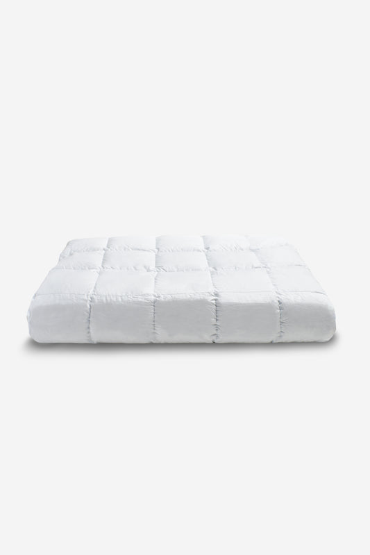 White cotton Eiderdown Duvet, 135x200cm, with square baffle box design, for year-round comfort.