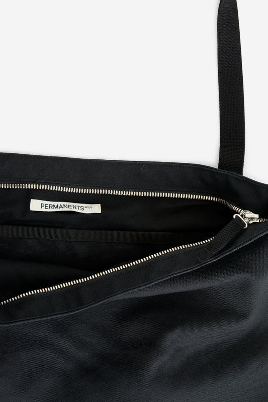 Unisex accessories tote bag, recycled cotton, water-repellent, black, with silver zipper and "PERMANENTS" label.