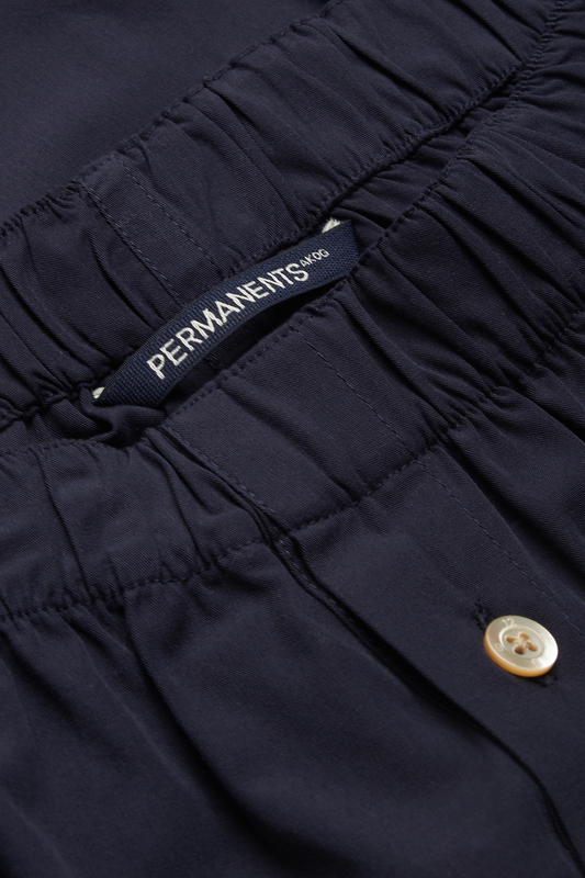 Men's jersey boxershorts, organic cotton, navy, with elastic waistband and button closure.