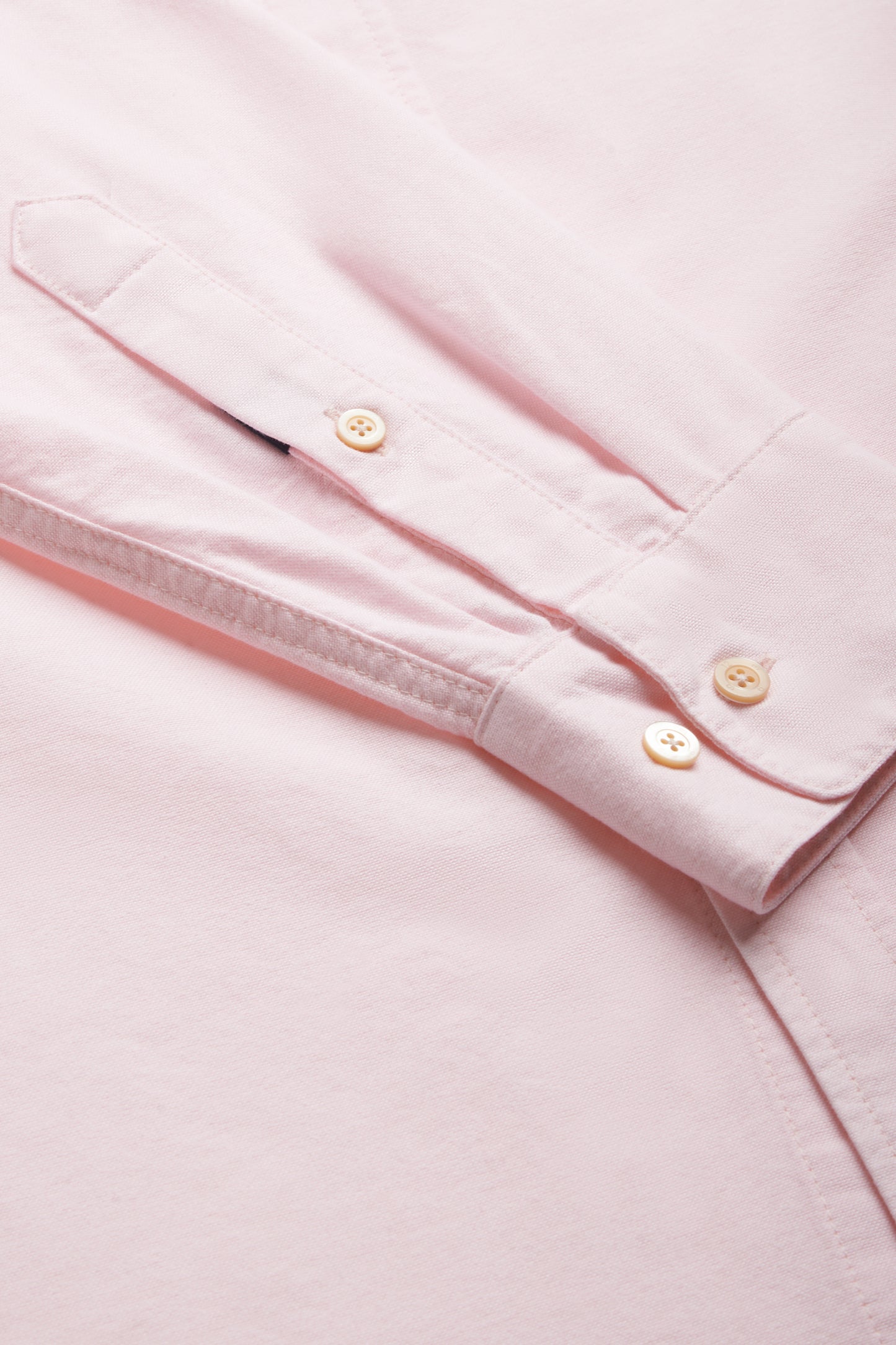 Men's long-sleeved shirt, organic cotton, rose, with button cuffs and pearl buttons.