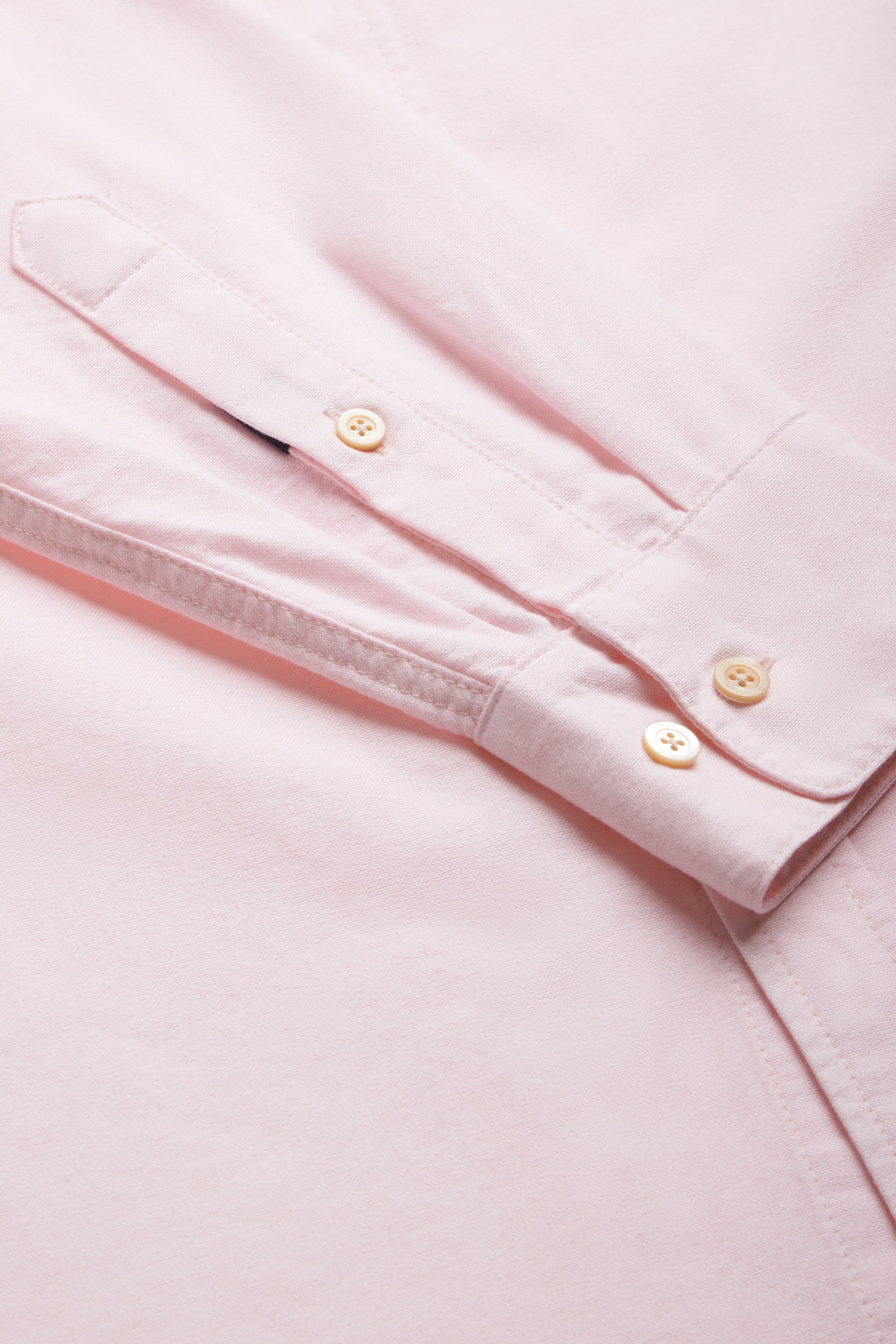 Men's long-sleeved shirt, organic cotton, rose, with button cuffs and pearl buttons.
