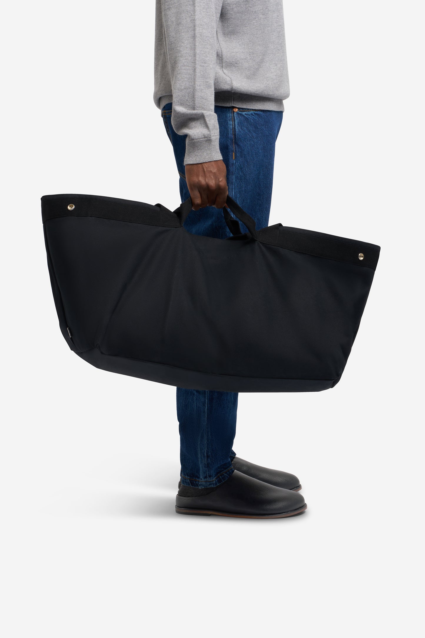 Men's accessories, carryall bag, recycled Ventile cotton, black, with two handle lengths.