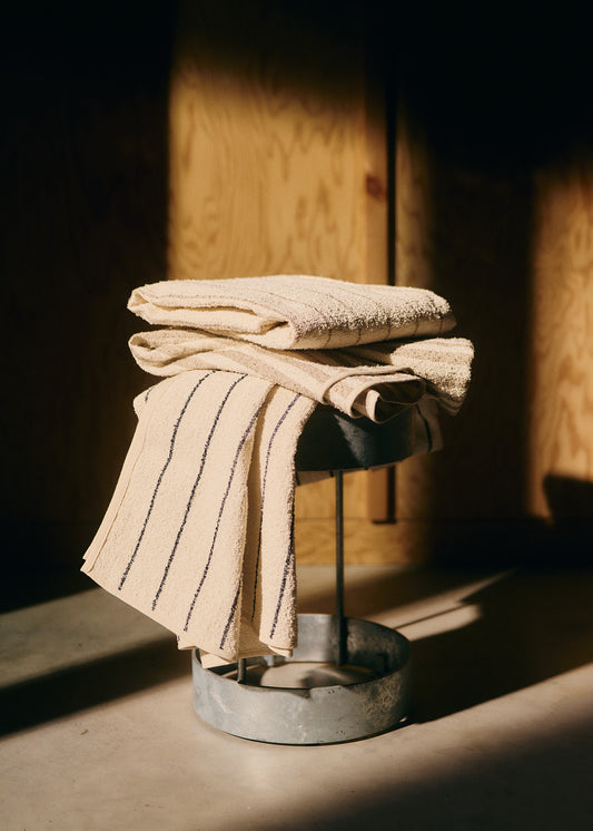 Accessories towel, linen-cotton mix, fine indigo stripe, natural beige.