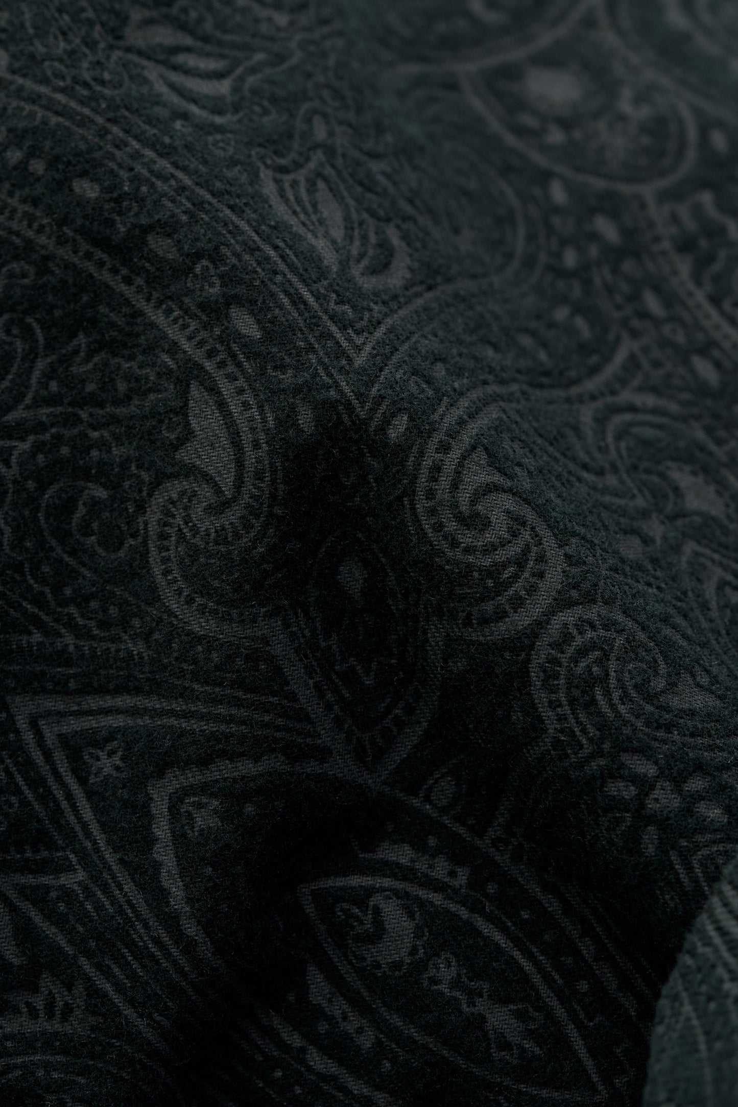 Gusto Shirt Washed Black Ornament