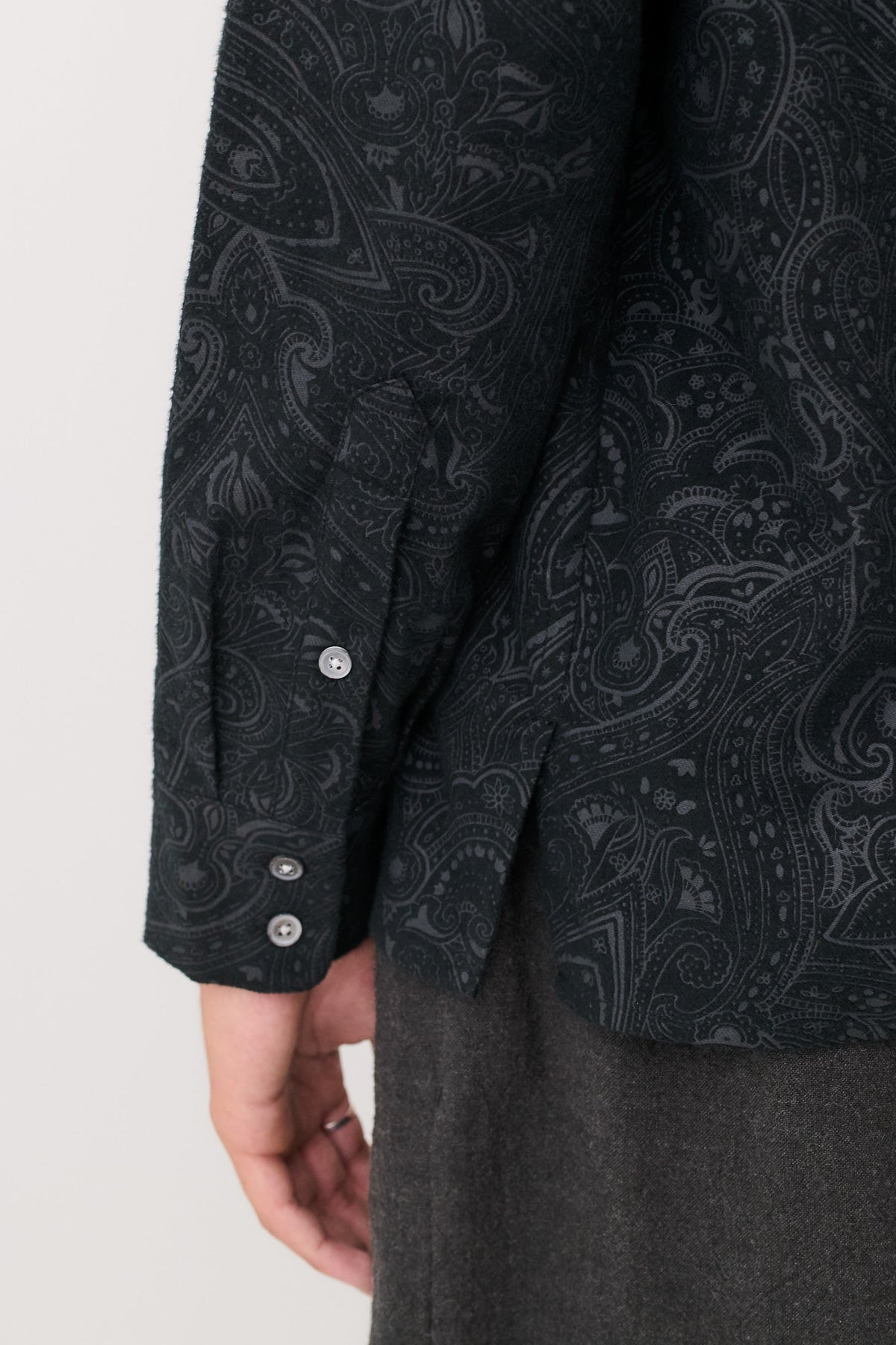 Gusto Shirt Washed Black Ornament