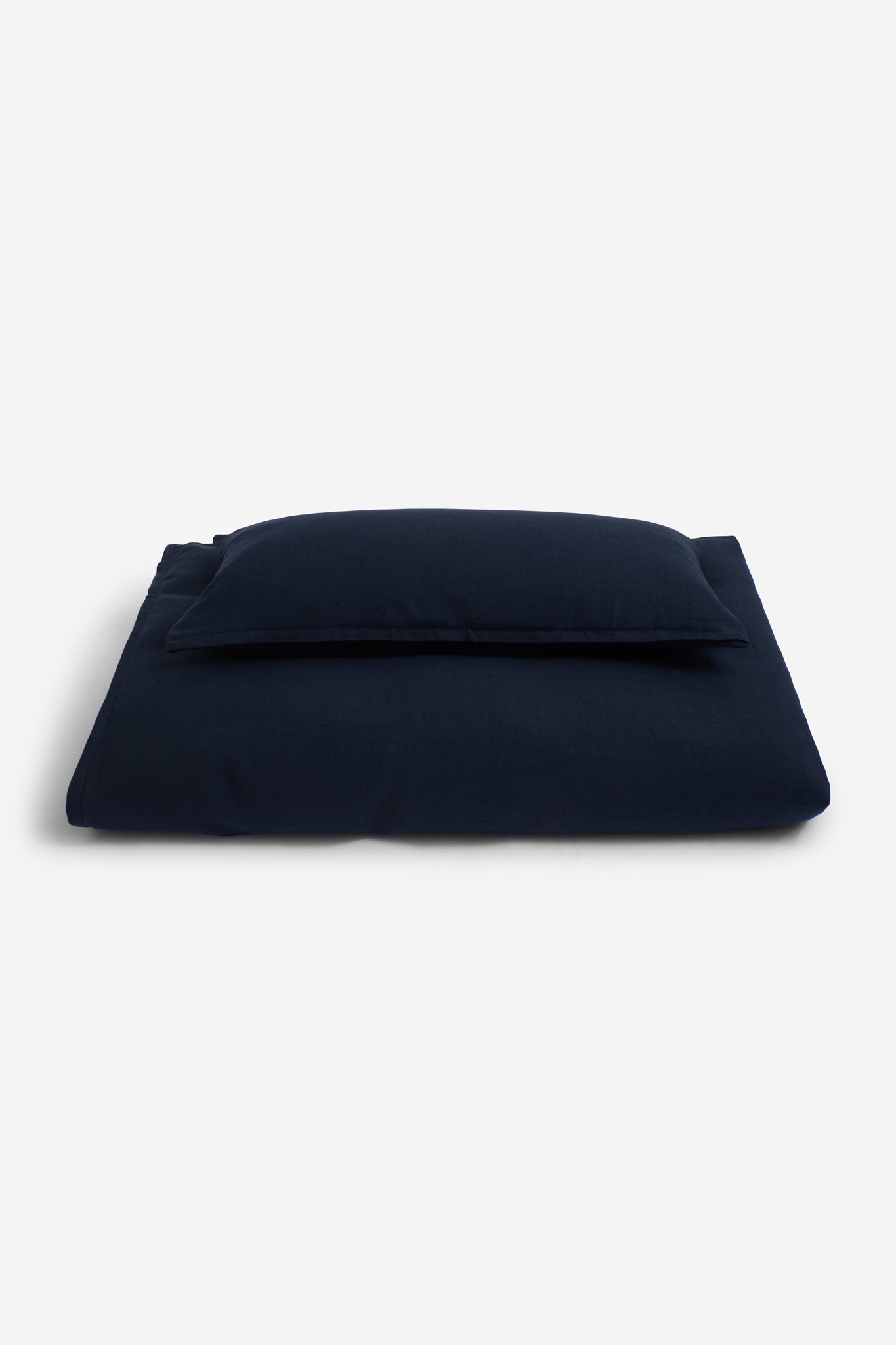 Home accessories pillowcase, 100% Belgian linen, midnight navy, folded 40x80cm with zipper closure.