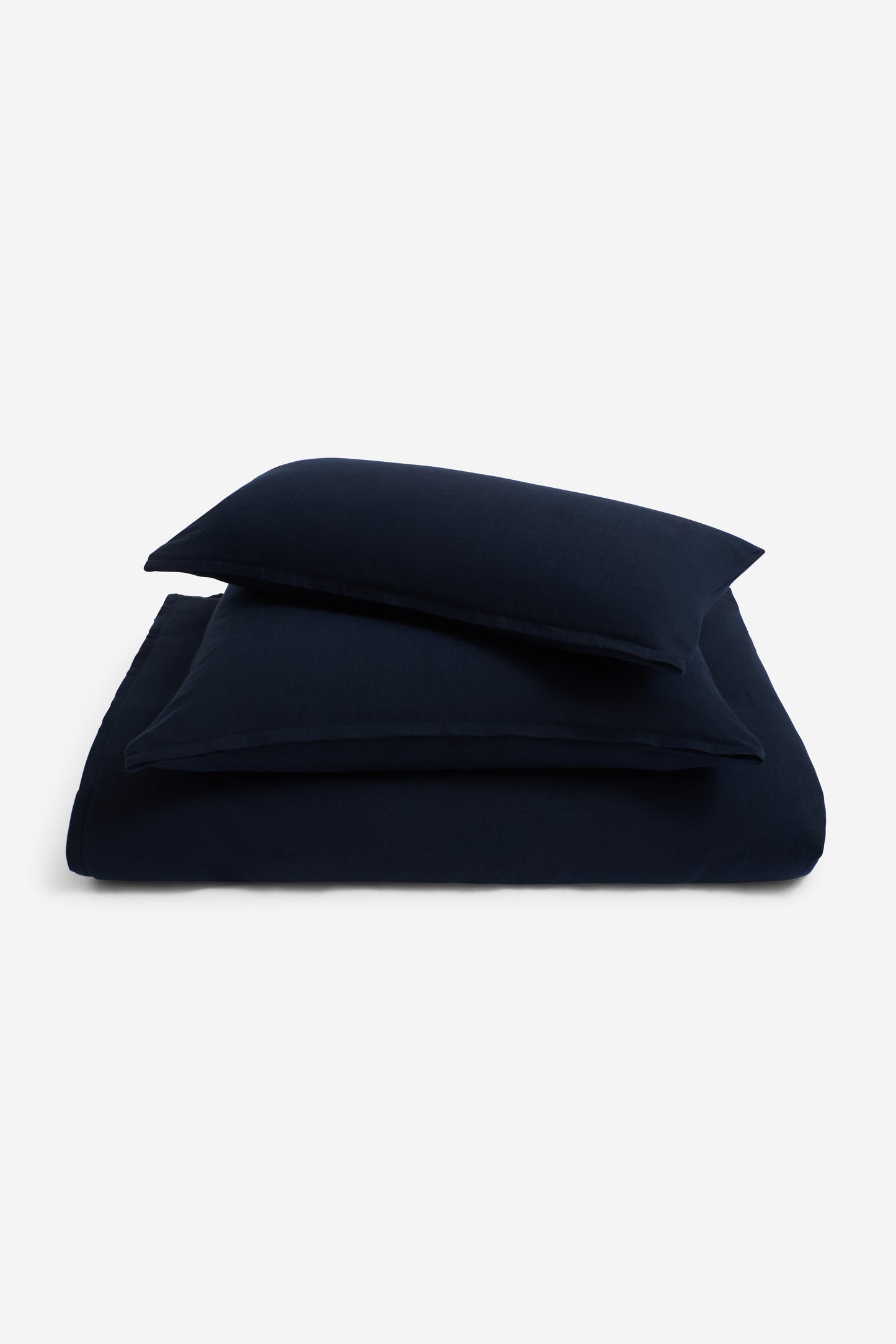Duvet cover and pillowcase set, midnight navy 100% organic cotton, 140x200cm, folded.