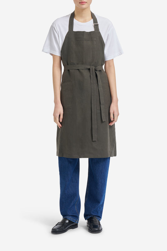 Women's accessories apron, 100% Belgian linen, ivy, with three patch pockets and adjustable neck strap.