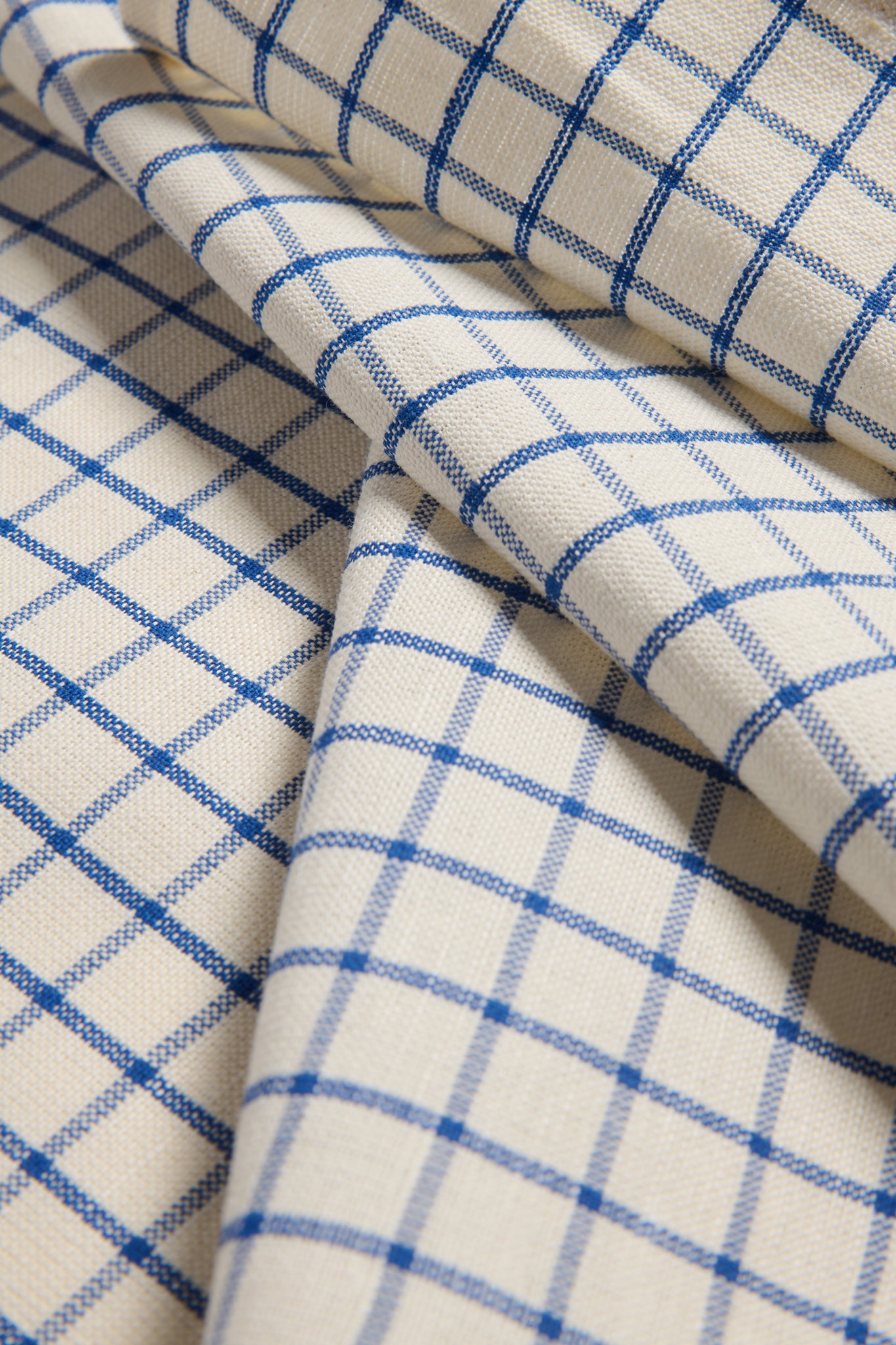 Accessories tea towel, linen-cotton blend, indigo check pattern, folded.