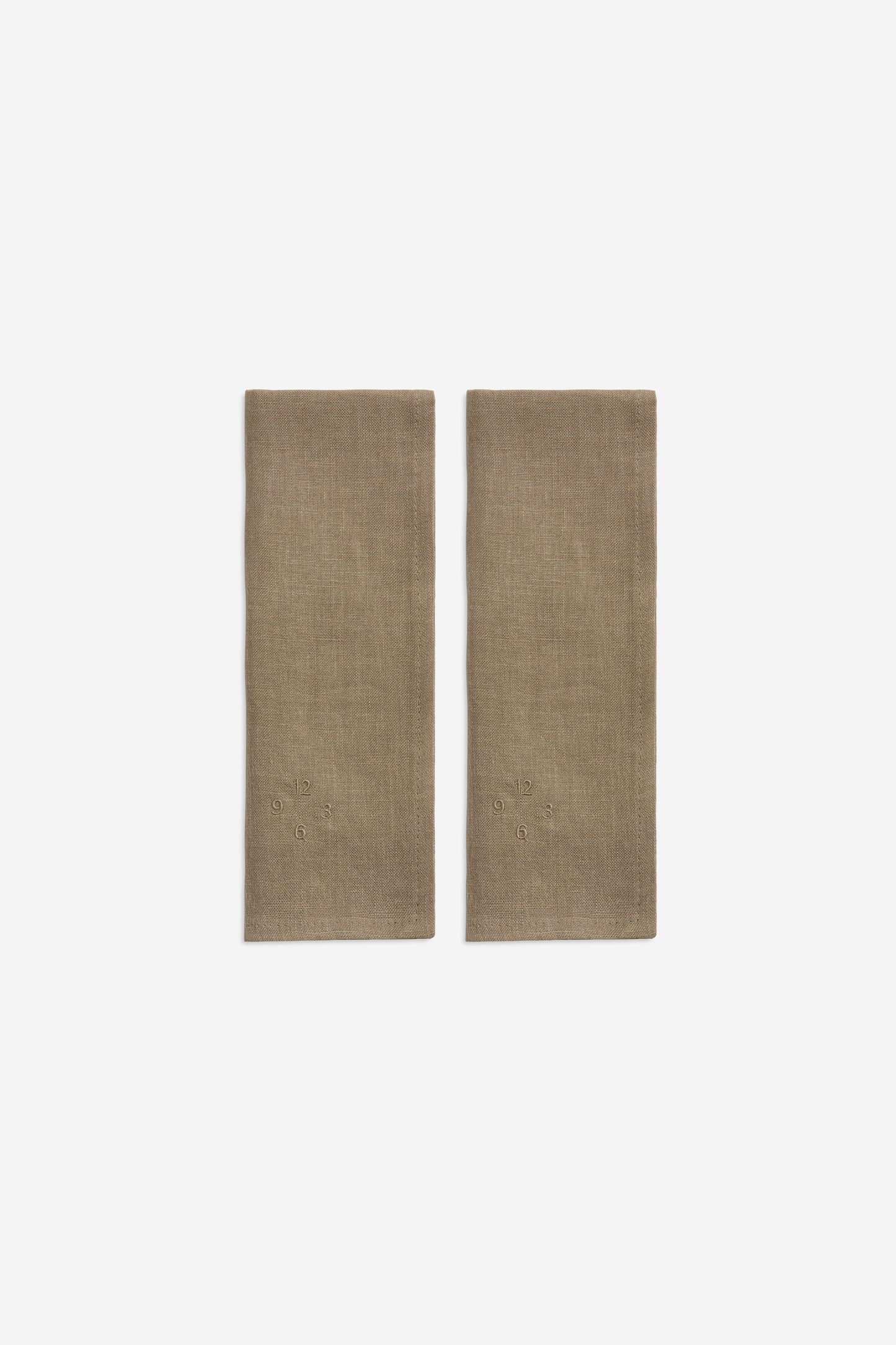 Accessories, set of two clay-colored 100% linen napkins, 45x45cm, with subtle embroidered numbers.
