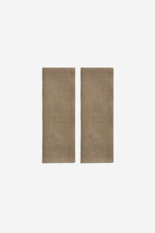 Accessories, set of two clay-colored 100% linen napkins, 45x45cm, with subtle embroidered numbers.