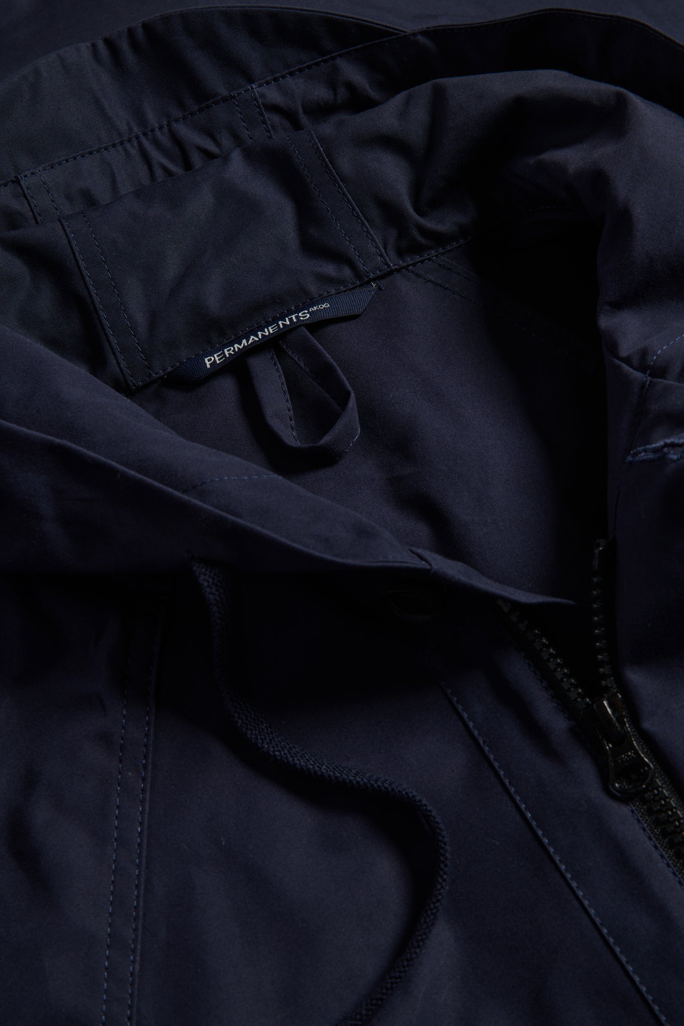 Men's outerwear parka, organic Swiss EtaProof® cotton, navy, with adjustable hood, flap pockets, and zipper.