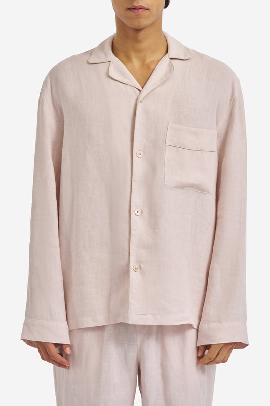 Men's long-sleeved shirt, 100% Belgian linen, apple blossom, with piped trim and chest pocket.