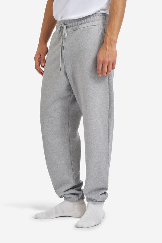 Men's long-pants, organic cotton jersey, grey melange, elastic waistband with drawstring, side pockets.