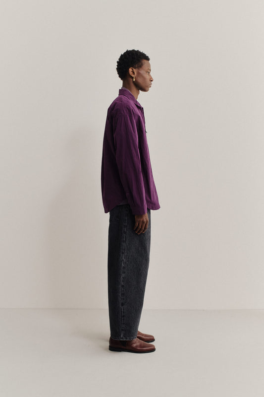 Men's long-sleeved shirt, recycled polyamide, garment-dyed purple, with a spread collar and front pocket.