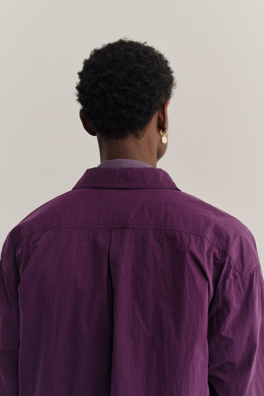 Men's long-sleeved shirt, recycled polyamide, garment-dyed purple, with overcut shoulder and spread collar.