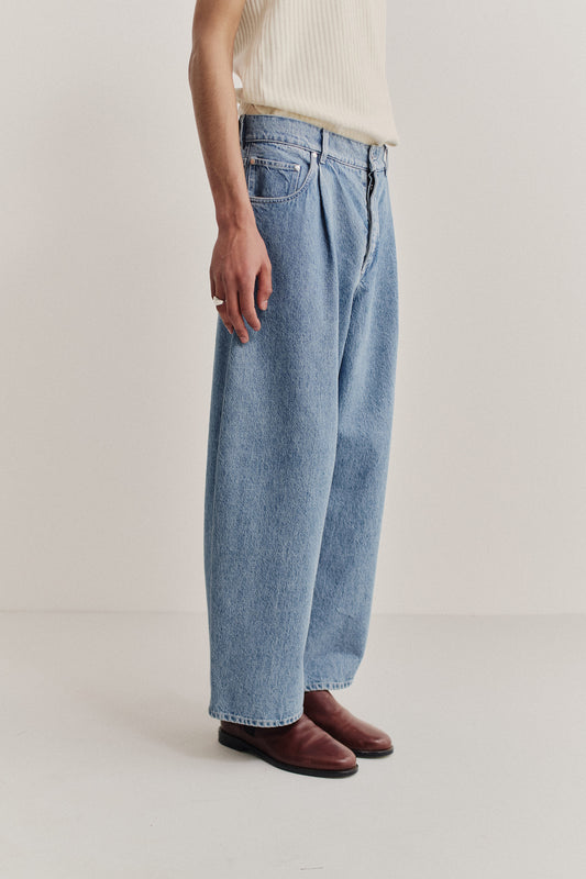 Men's long-pants, Duma Pleated Denim, light blue washed recycled cotton mix, wide fit, pleated detail.