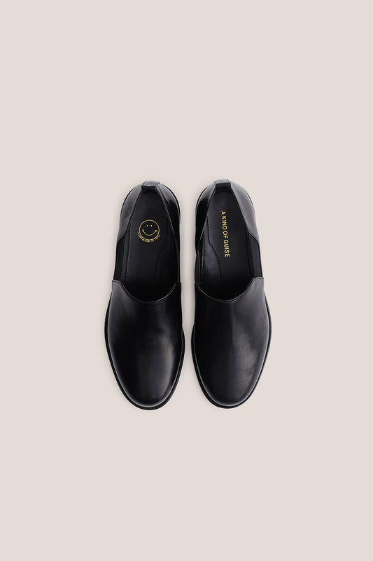 Men's accessories slipper, 100% buffalo leather, smooth surface, black, with elasticated side panels and back pull tab.