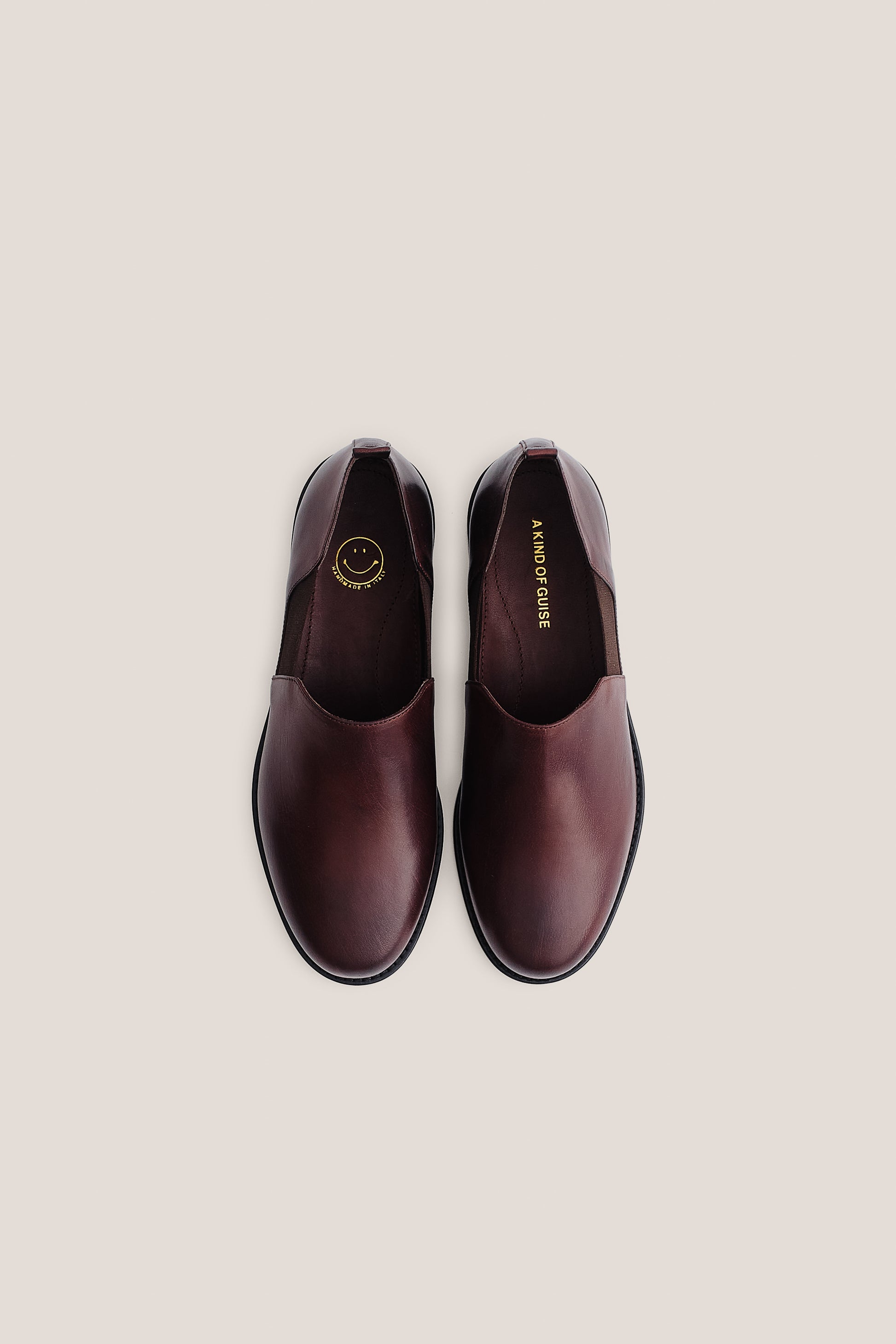 Men's accessories slipper, buffalo leather, smooth surface, subtle shine, dark brown.