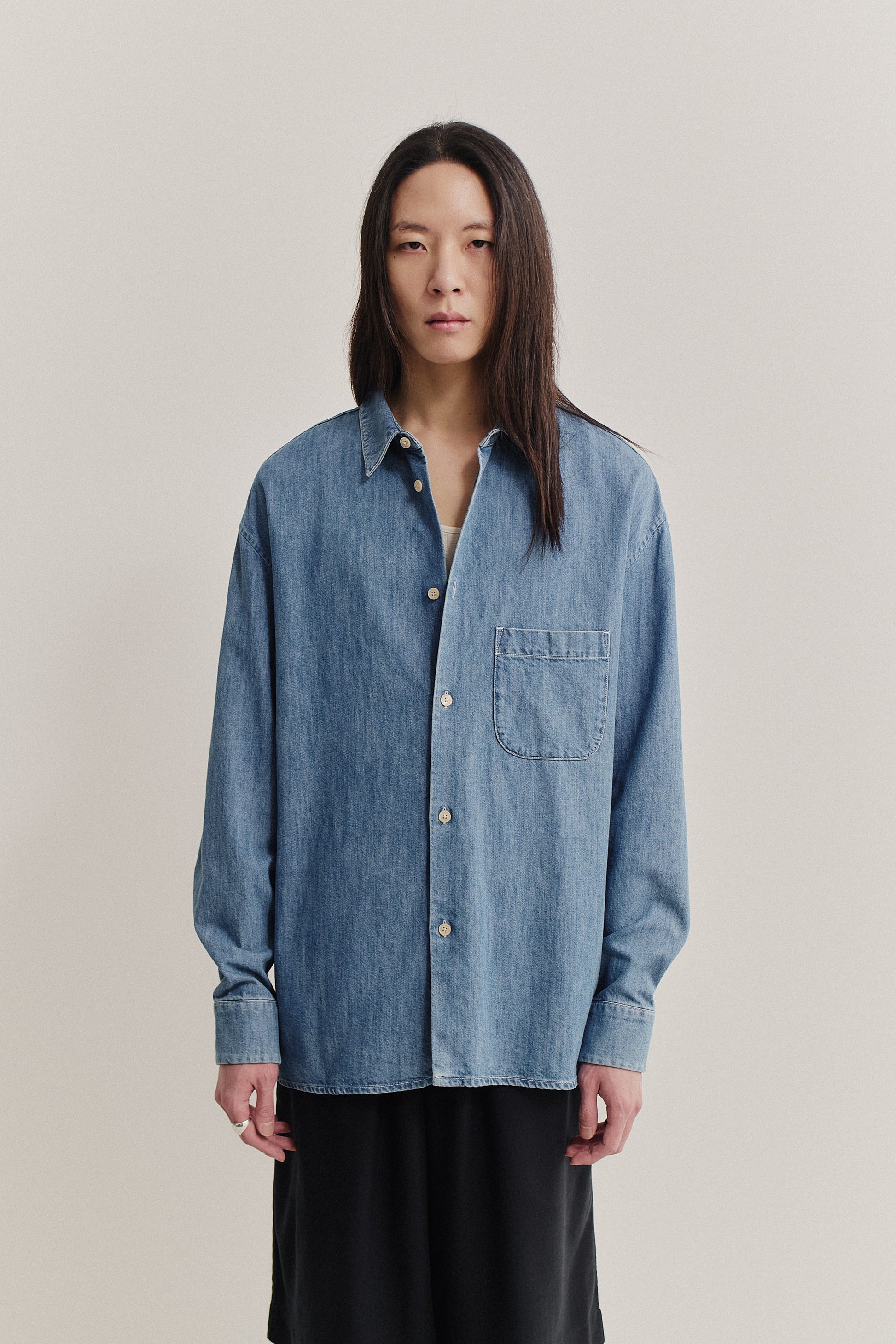 Men's long-sleeved shirt, light blue organic cotton-silk denim, oversized fit, front patch pocket.