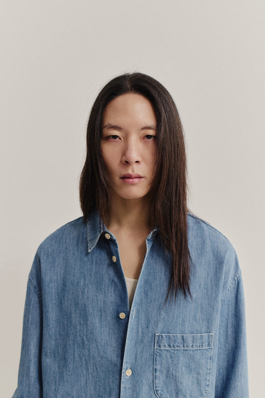 Men's long-sleeved shirt, cotton-silk denim, light blue, oversized fit with patch pocket.