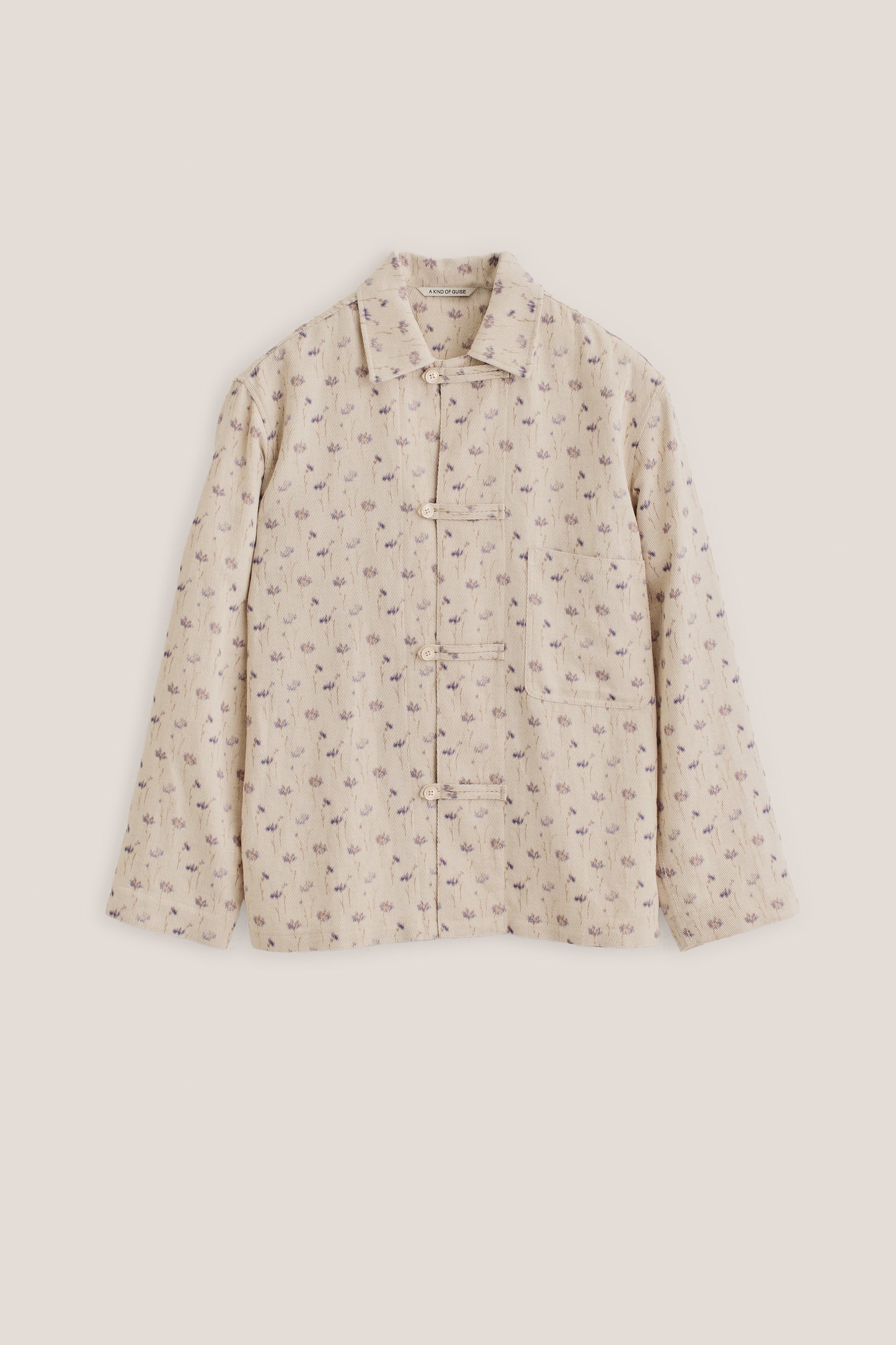 Men's long-sleeved overshirt, cotton-linen blend twill, ecru with subtle lilac/brown floral print, front patch pocket, button fastening.
