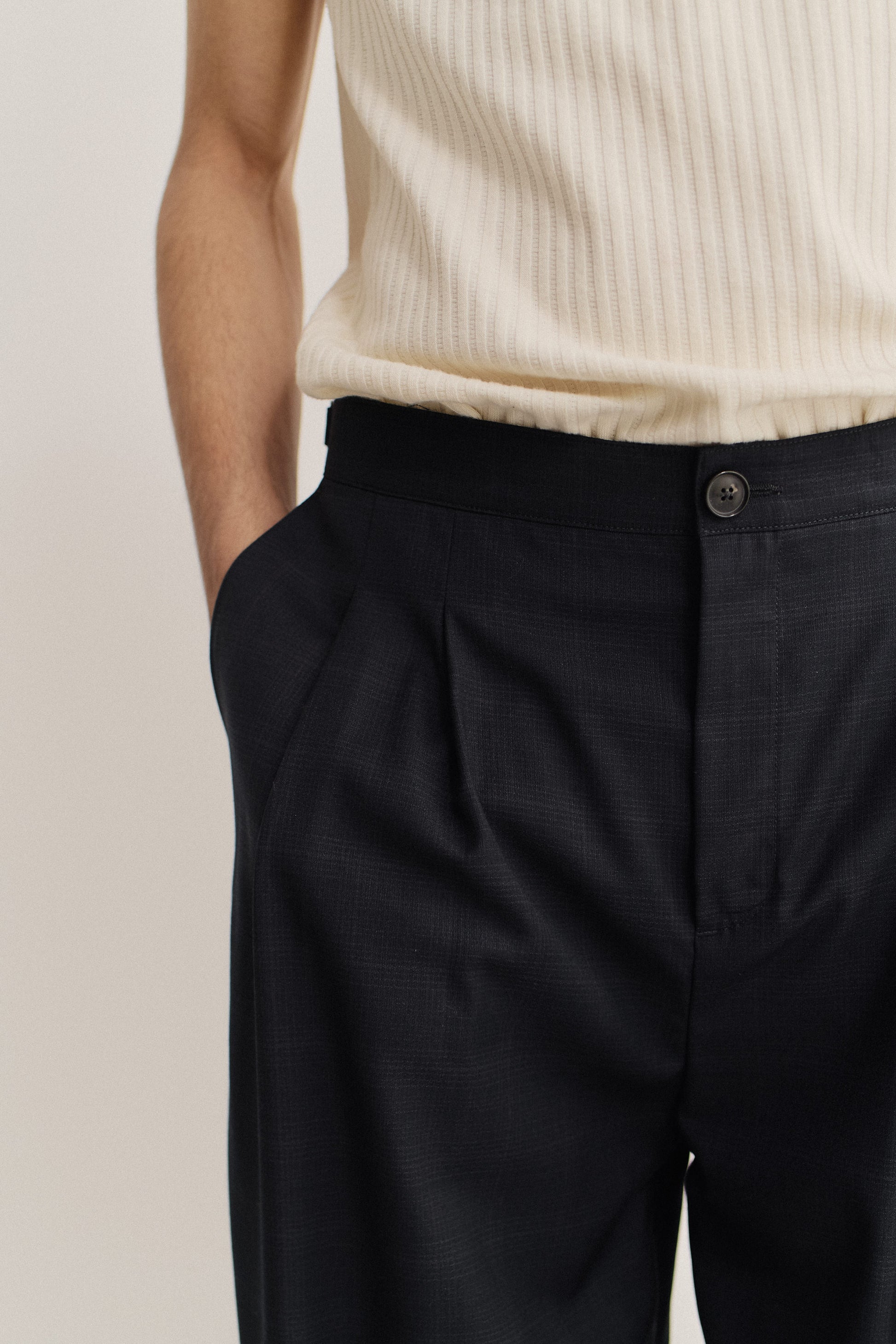 Men's long pants, virgin wool with subtle checkered pattern, navy, relaxed fit, double side pleats.
