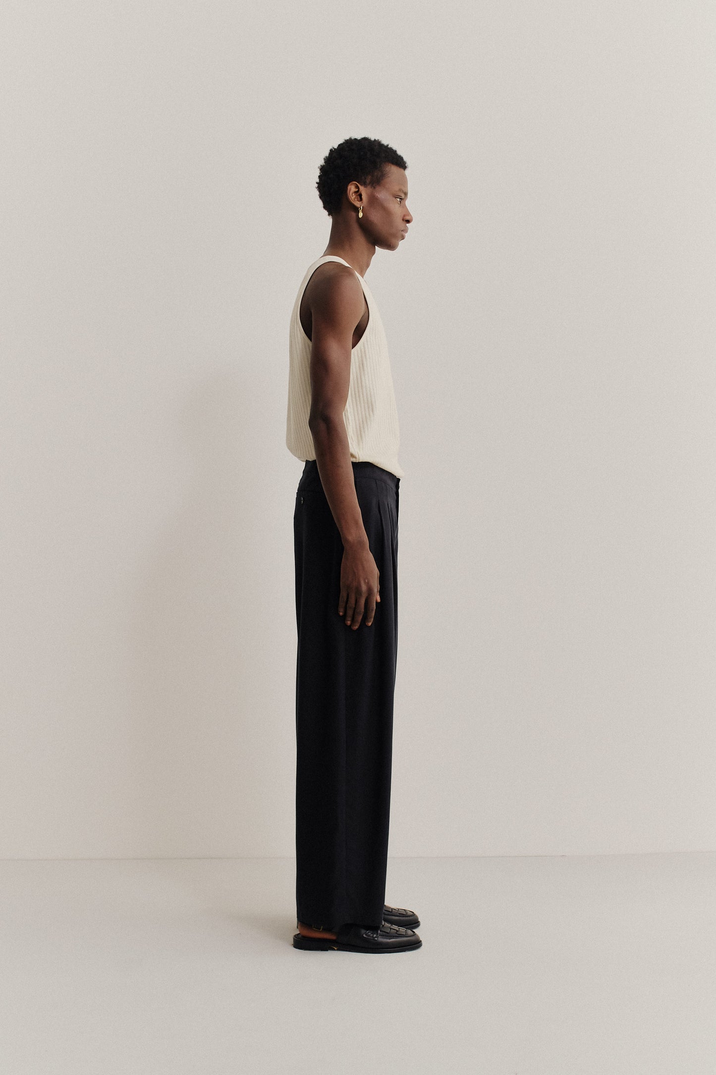 Men's pants, long-pants, lyocell heavy twill, black, relaxed fit, wide leg, double side pleats.