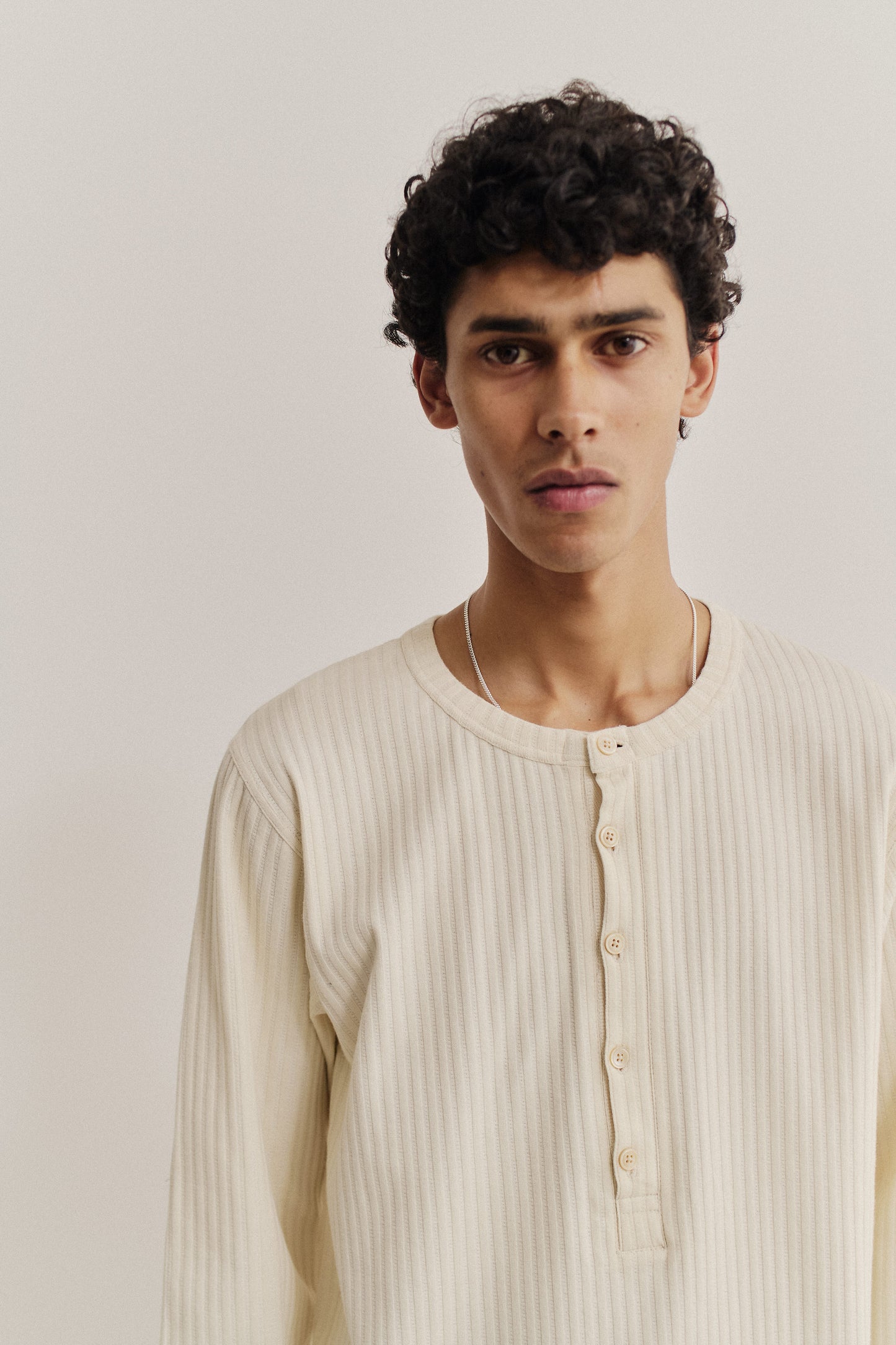 Men's jersey long-sleeved shirt, off-white cotton mix with rib structure and pointelle detailing, button placket.