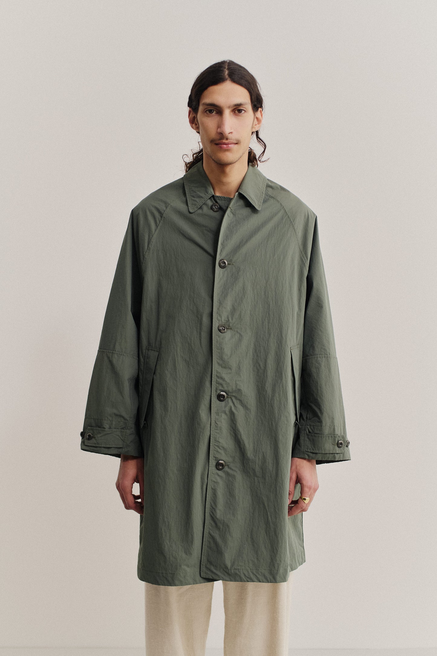 Men's outerwear, oversized Serrara Mac coat in water-repellent recycled nylon and cotton blend, olive green.