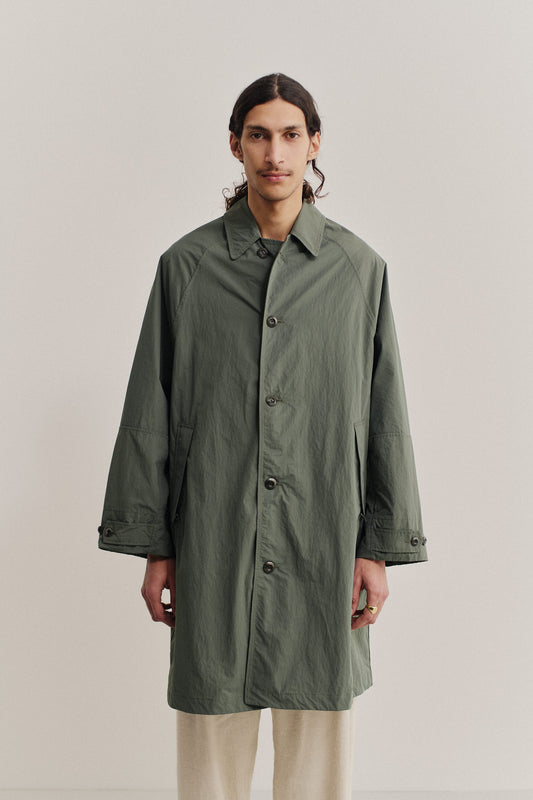 Men's outerwear, oversized Serrara Mac coat in water-repellent recycled nylon and cotton blend, olive green.