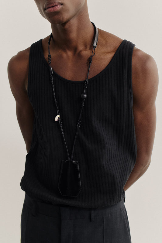 Men's accessories, Shanga Keychain: black LWG-certified calf leather and cotton macramé strap with wooden and ceramic beads.