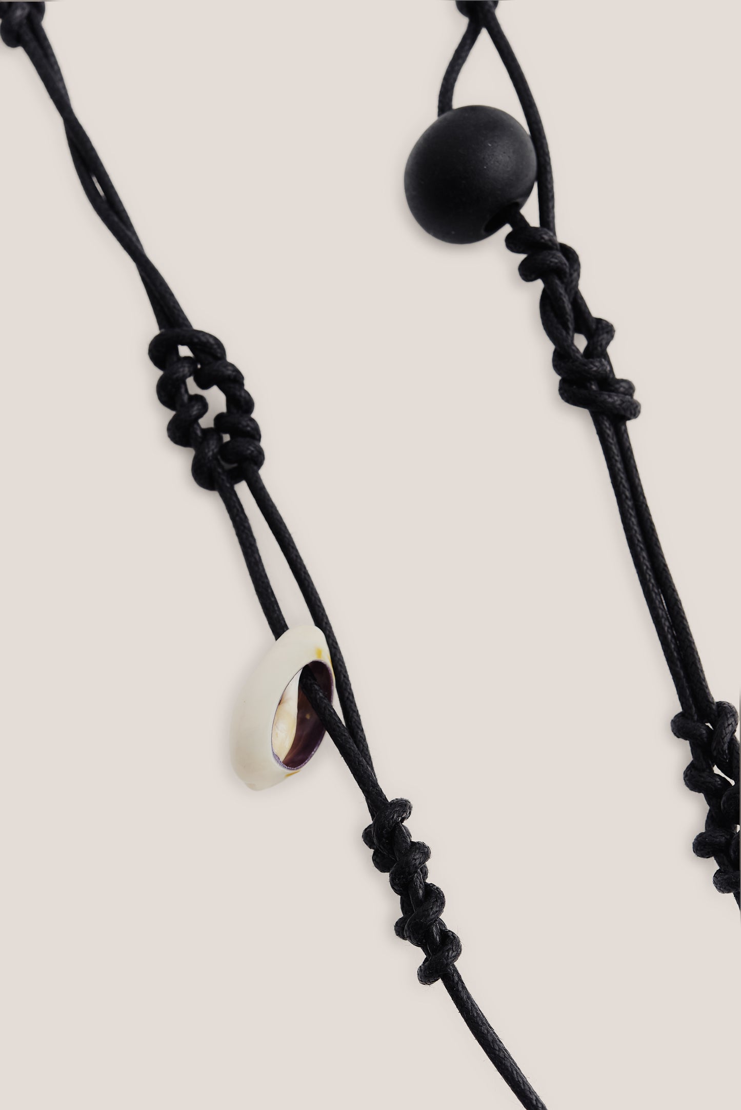 Women's accessories keychain, black leather and cotton macramé with a white shell and black wooden bead.
