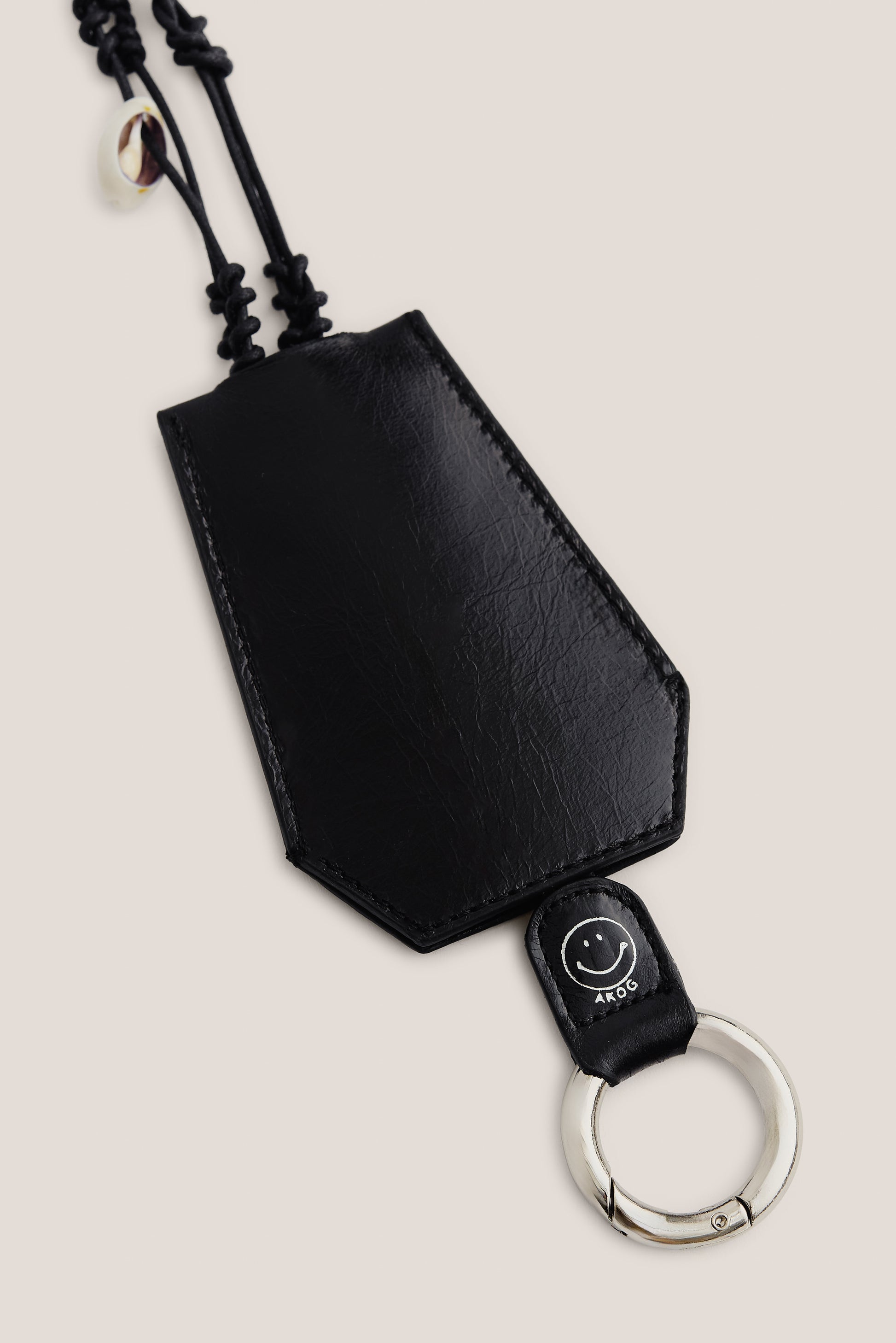 Accessories keychain, black LWG-certified calf leather, with macramé strap, wooden/ceramic beads, and silver ring.