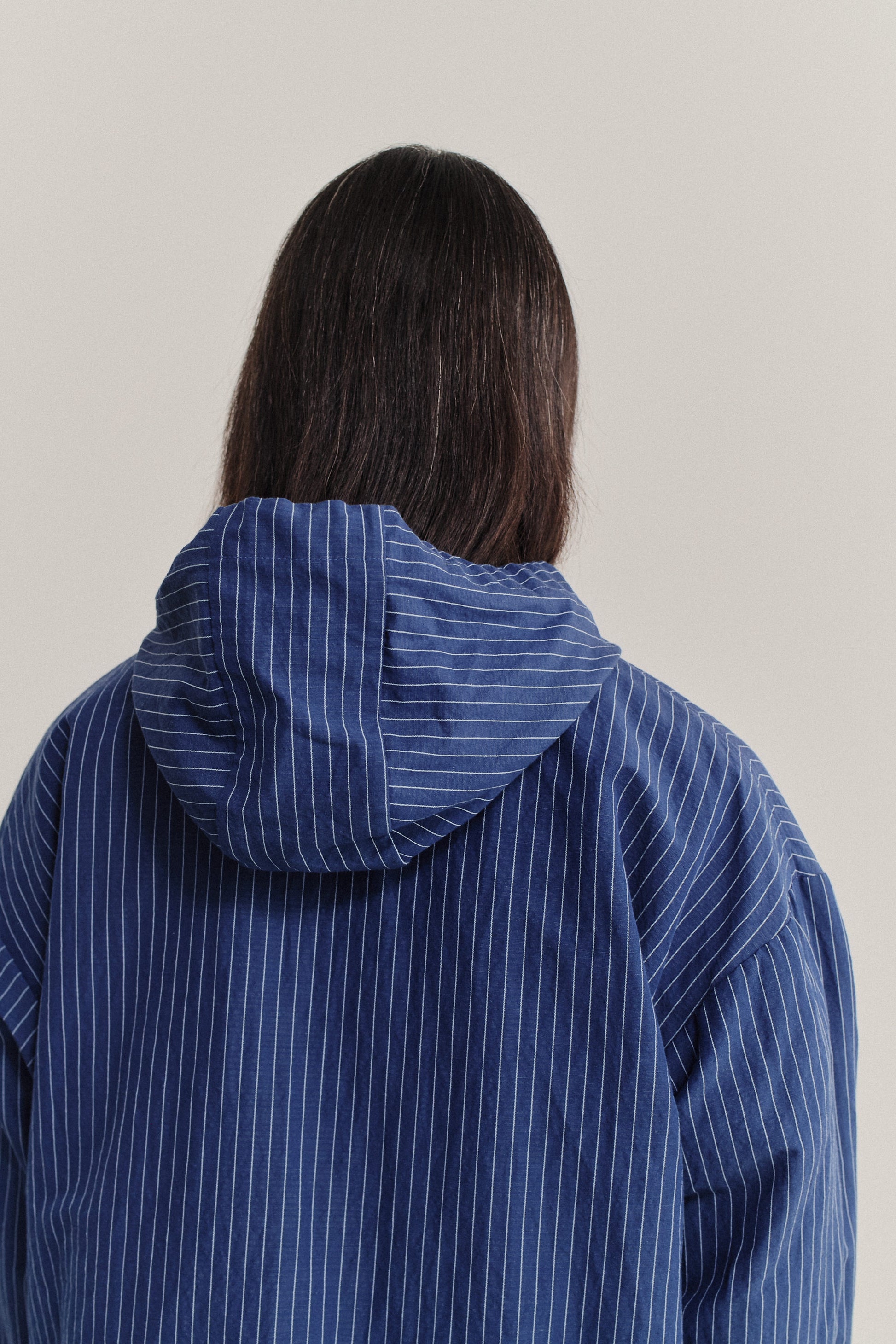 Men's outerwear jacket, cotton-linen seersucker with fine pinstripes, blue, regular fit, overcut shoulders.