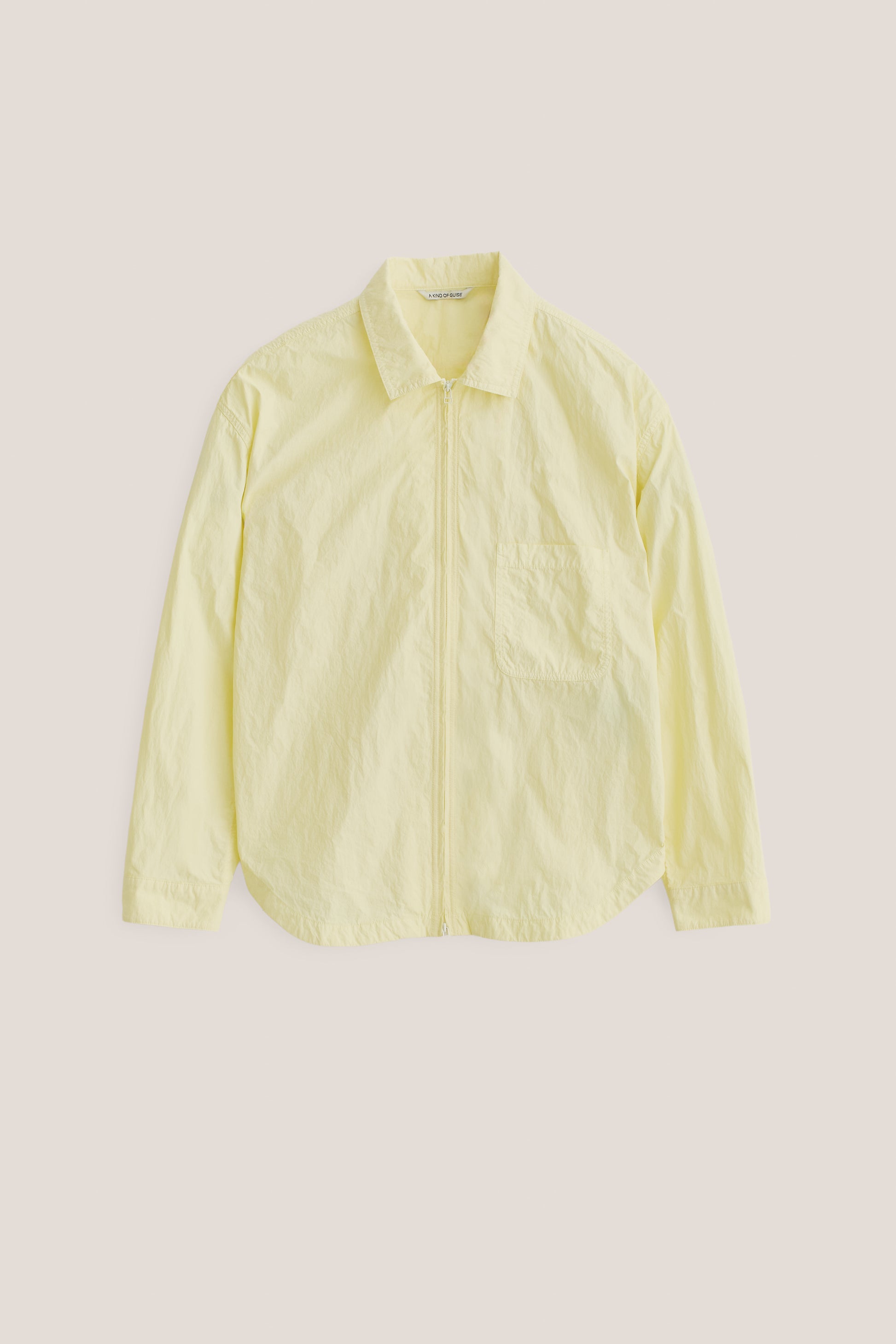 Men's long-sleeved shirt, recycled polyamide, garment-dyed light yellow, with two-way zipper and patch pocket.