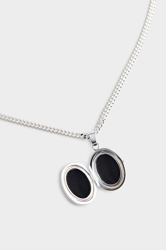 MEDALLION NECKLACE