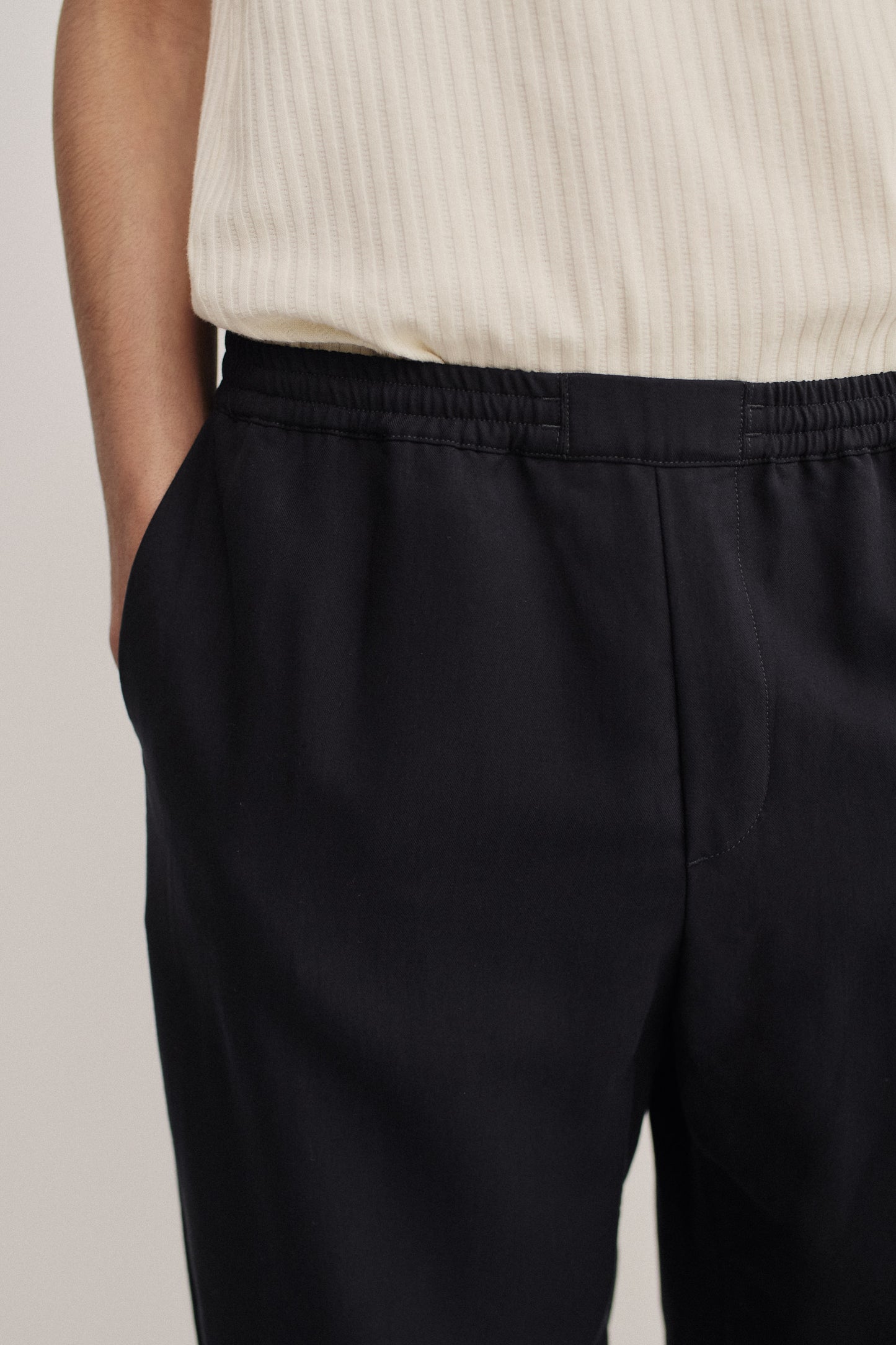 Men's long-pants, lyocell heavy twill, deep black, elasticated waistband, relaxed fit.