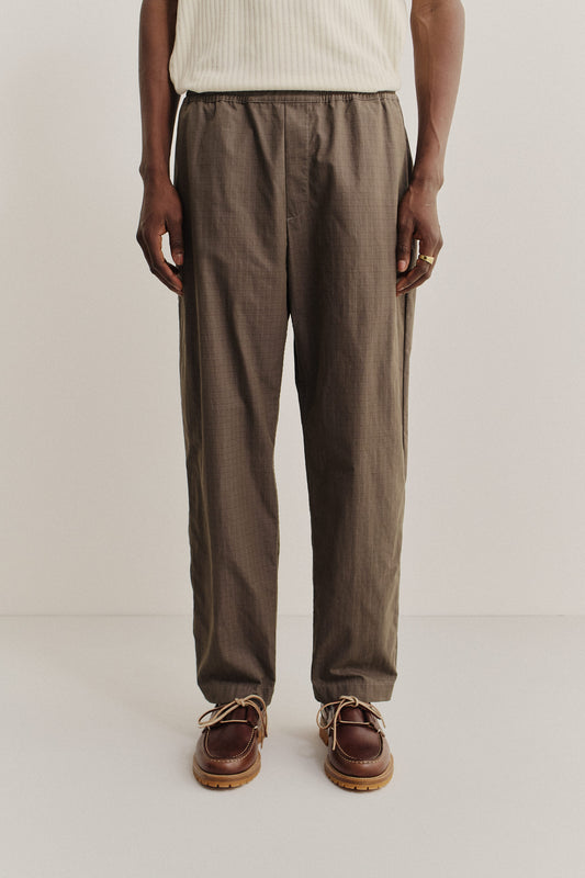 Men's long pants, cotton blend ripstop, brown, relaxed fit, elastic waist, cropped leg.