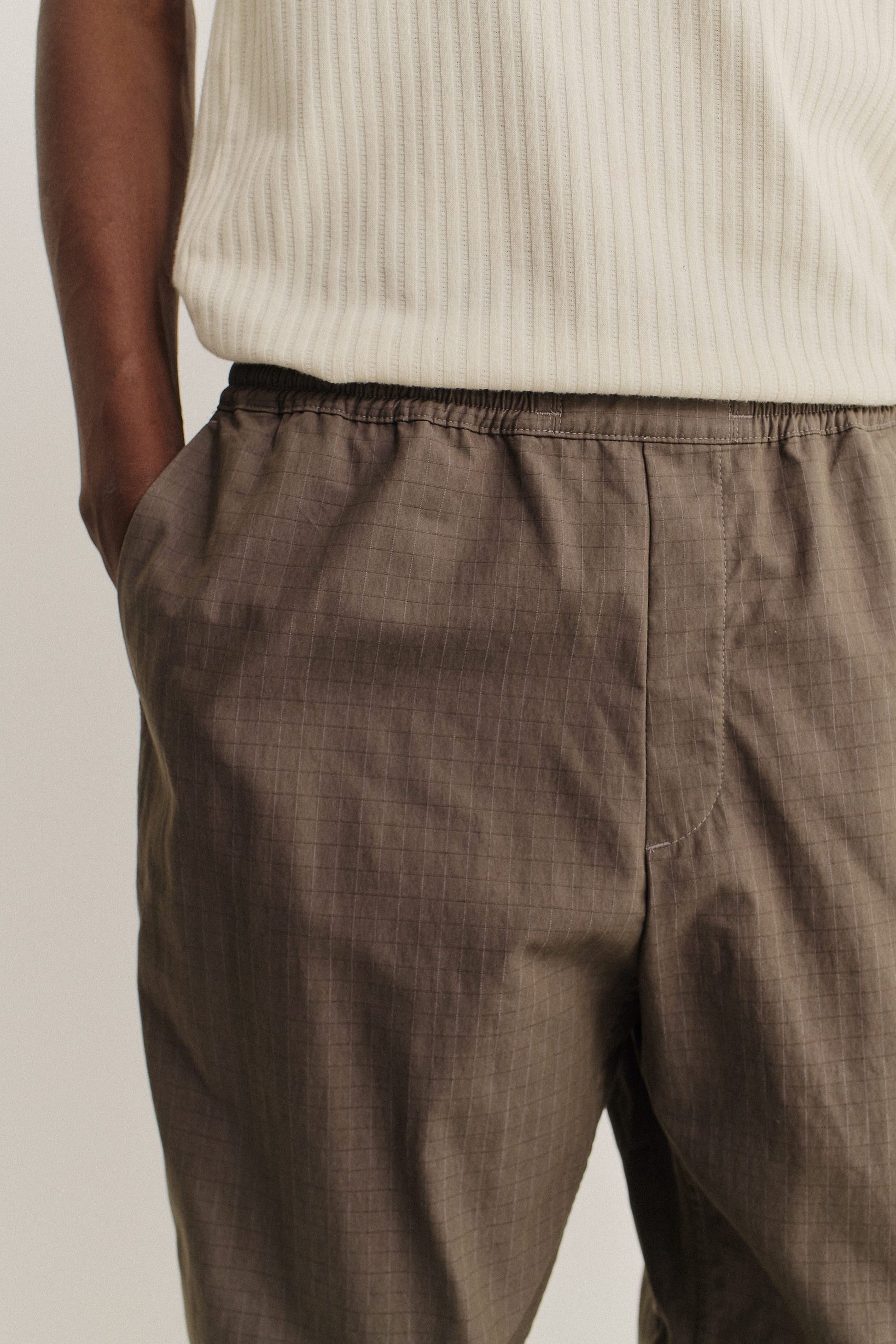 Men's long-pants, cotton blend ripstop, dark brown, with elastic waist and relaxed fit.