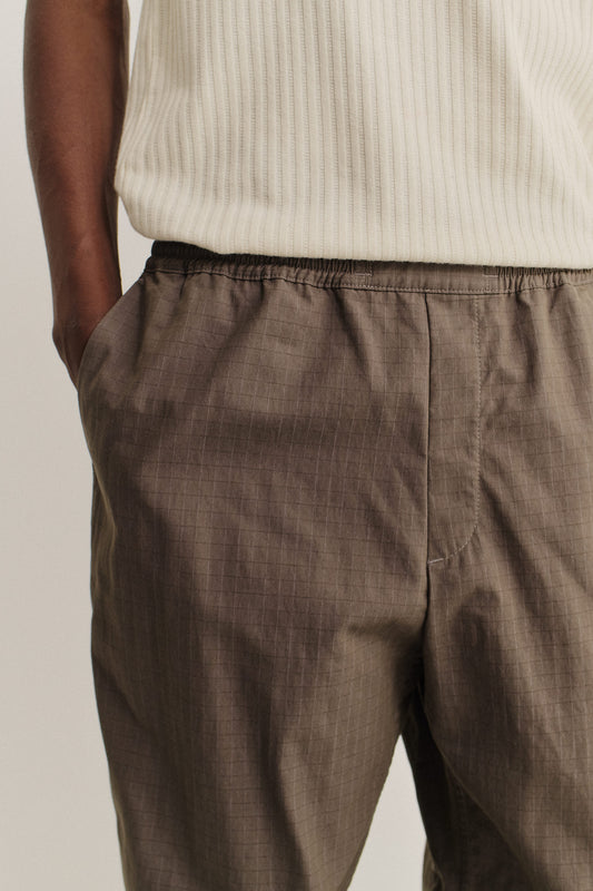 Men's long-pants, cotton blend ripstop, dark brown, with elastic waist and relaxed fit.