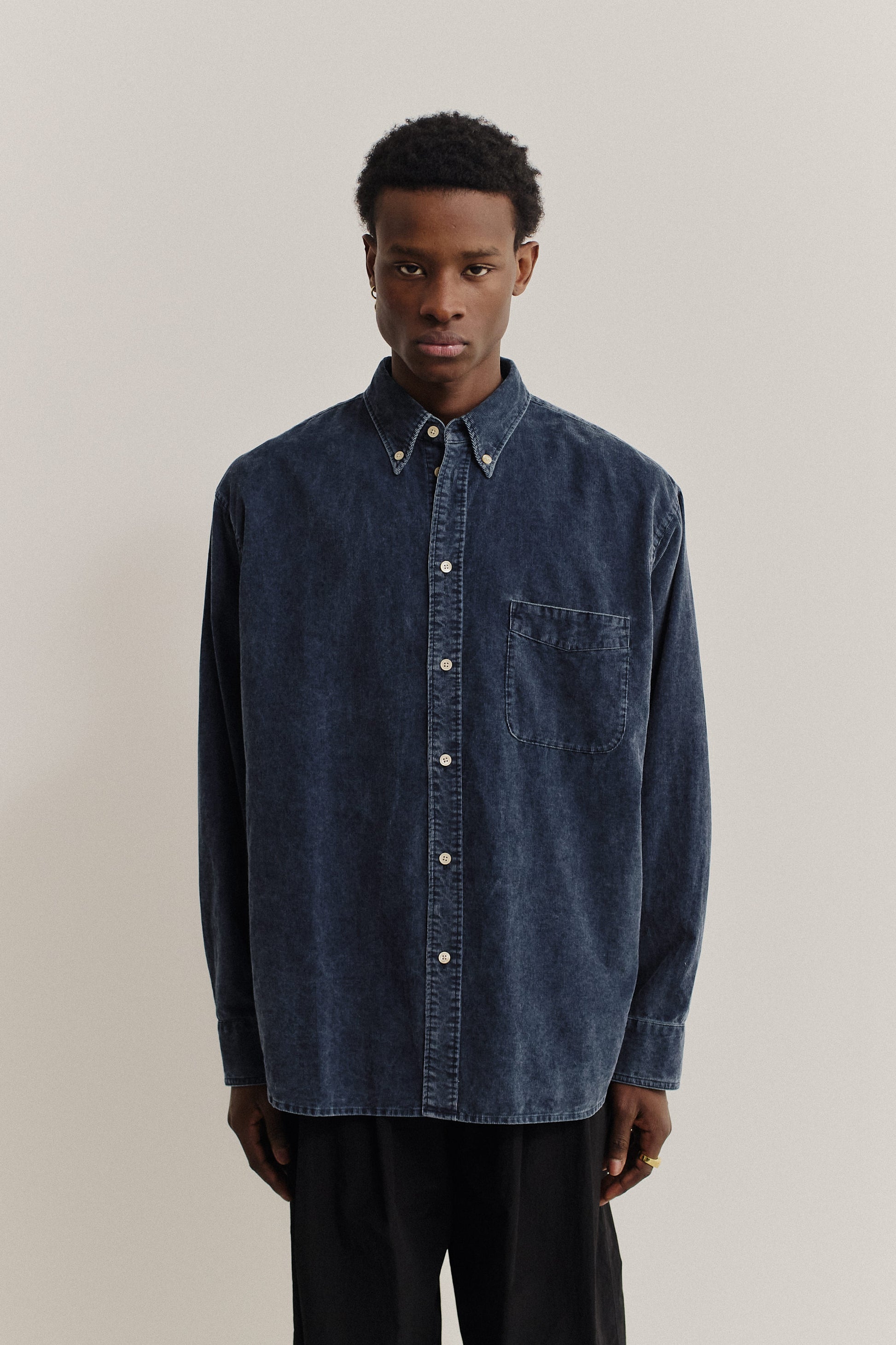 Men's long-sleeved shirt, cotton light corduroy, garment washed, navy, oversized with patch pocket.