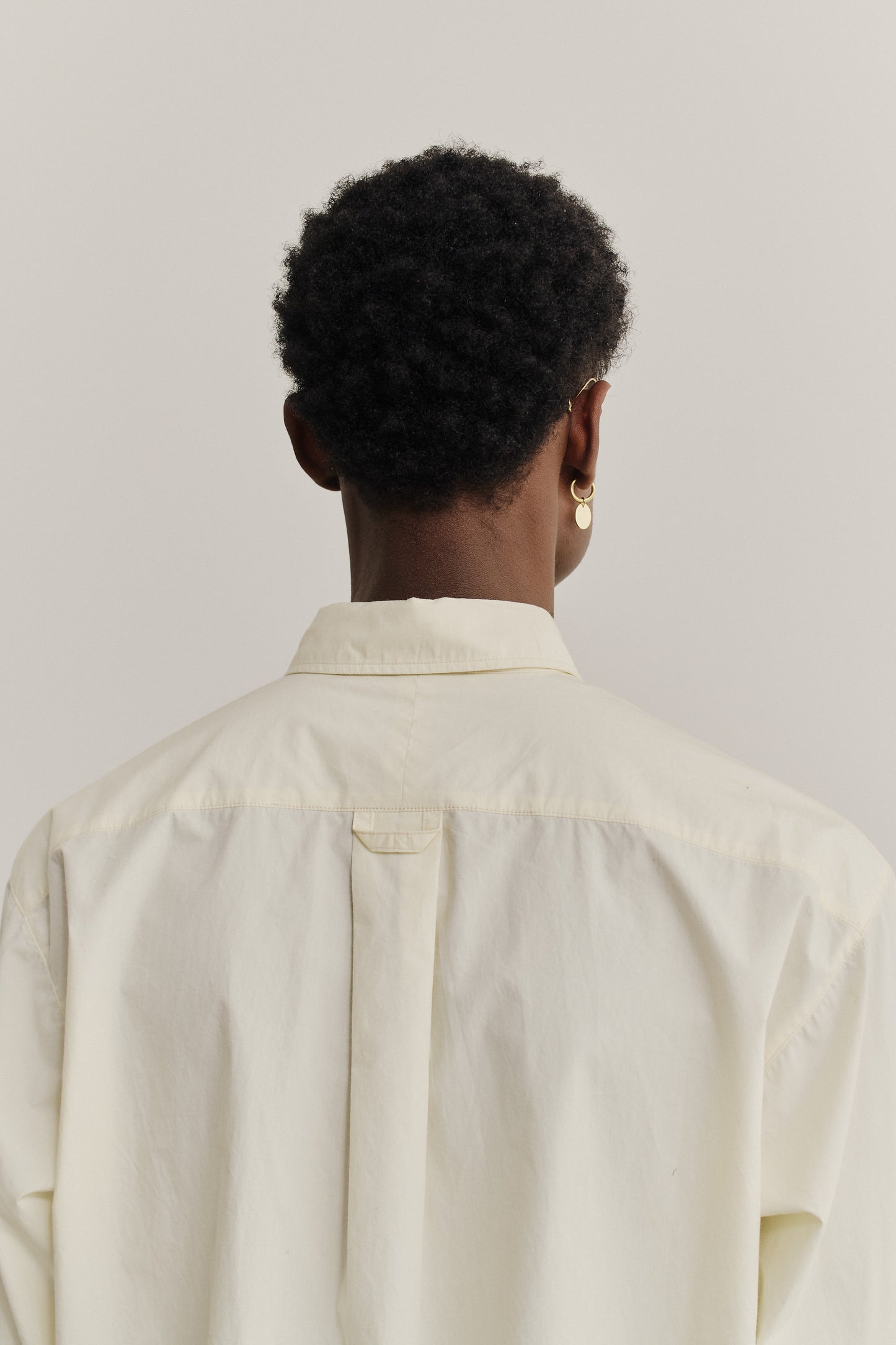 Men's long-sleeved shirt, organic cotton, garment washed, light yellow, with back pleat.
