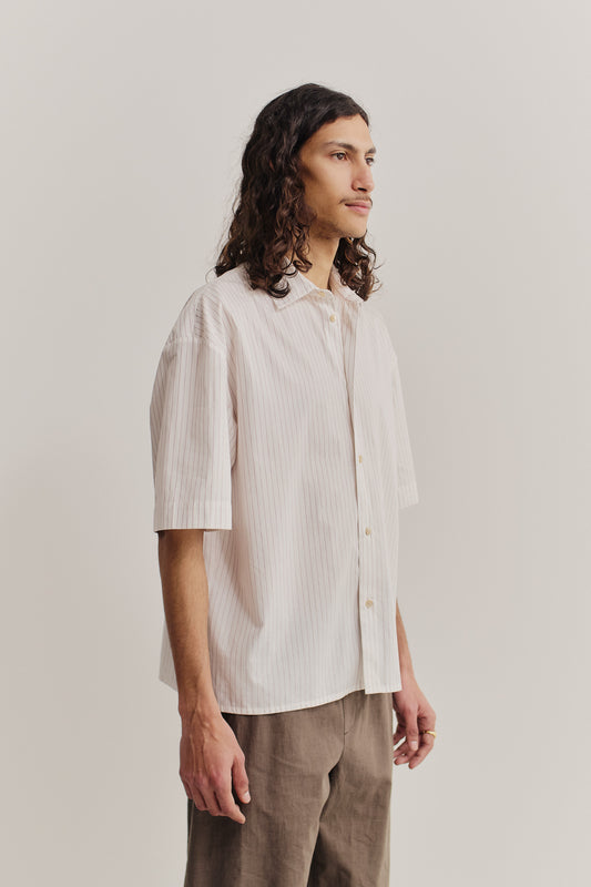 Men's short-sleeved shirt, 100% cotton, off-white with burgundy pinstripes, boxy fit.