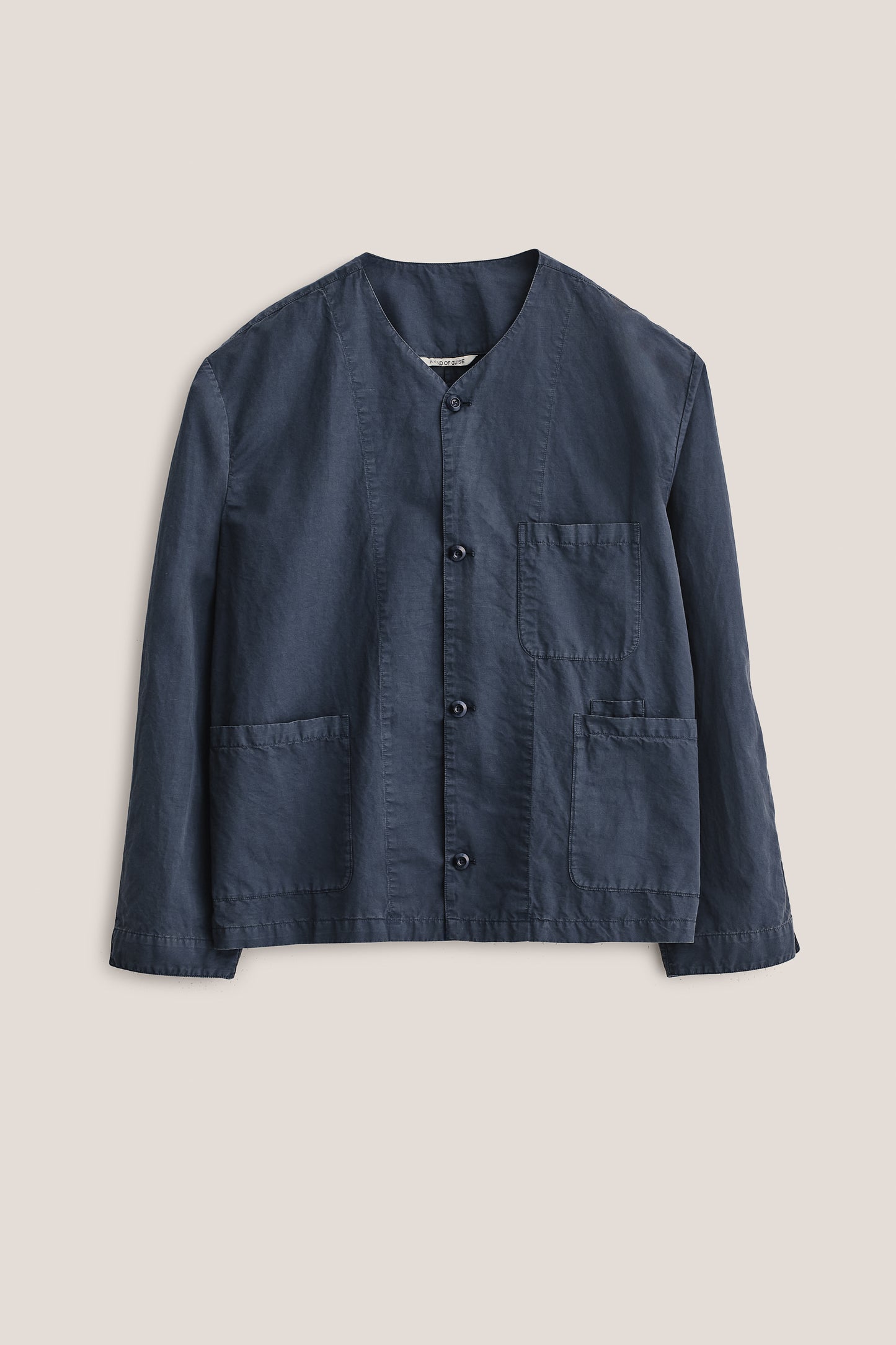 Men's outerwear, long-sleeved overshirt, cotton-linen blend, garment dyed navy, with patch pockets and v-neck.